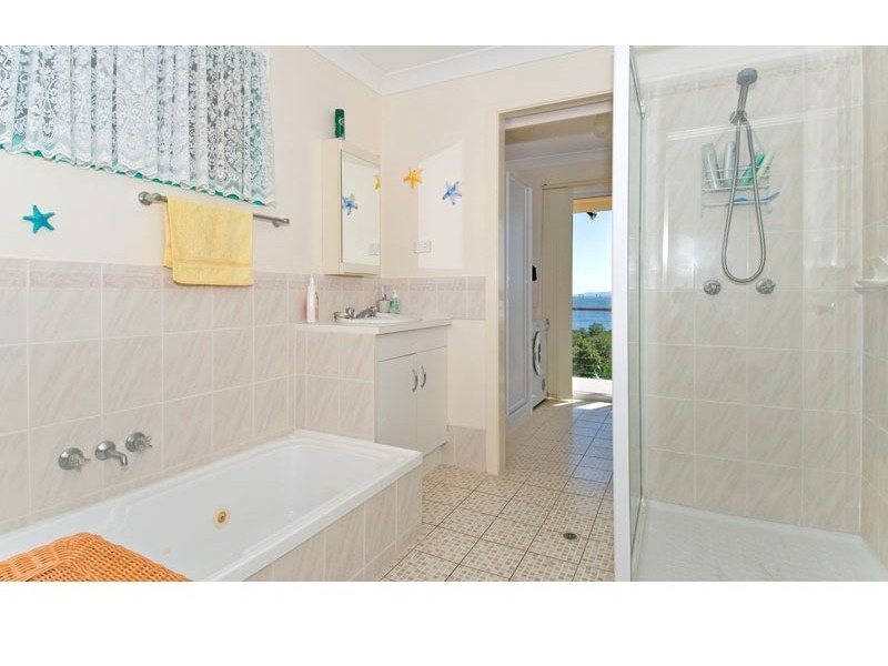 33 Bay Drive, Russell Island QLD 4184