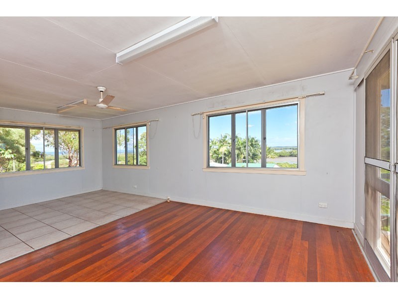 117 Palm Beach Rd, Russell Island QLD 4184