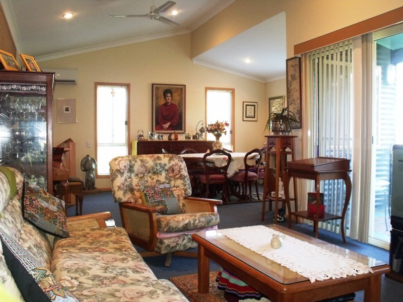 6 Cutter St, Russell Island QLD 4184