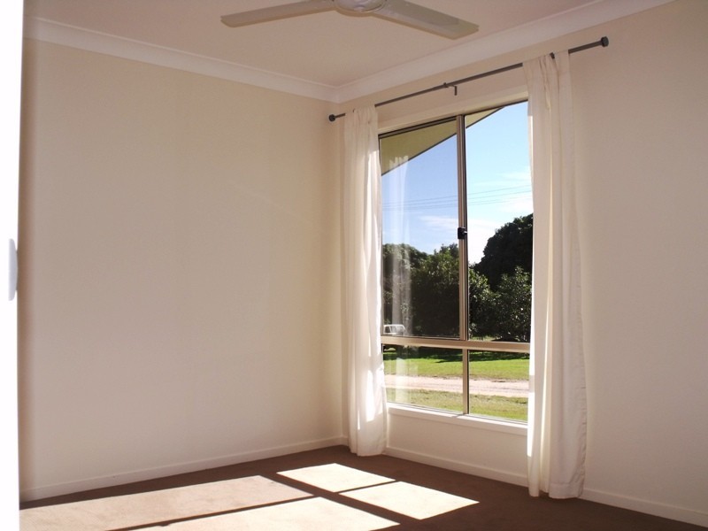 16 Panorama Av, Russell Island QLD 4184