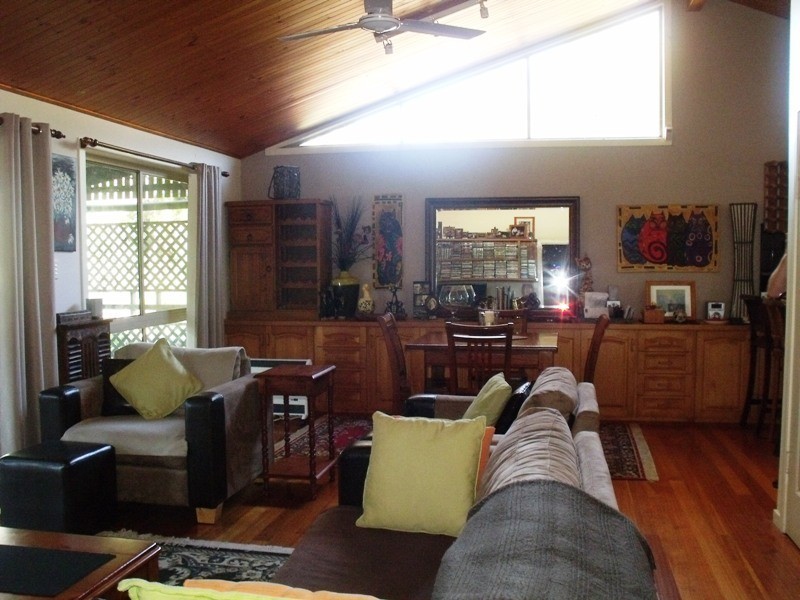 191 High Central Rd, Macleay Island QLD 4184