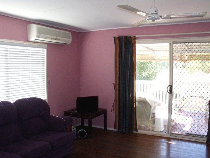 10 Reading St, Russell Island QLD 4184