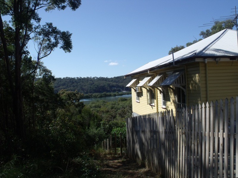 4 Leichhardt Tce, Russell Island QLD 4184