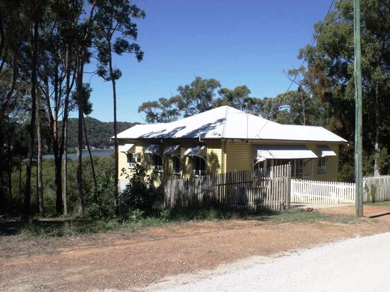 4 Leichhardt Tce, Russell Island QLD 4184