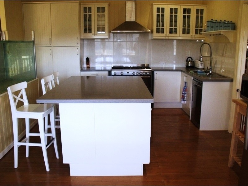 4 Leichhardt Tce, Russell Island QLD 4184