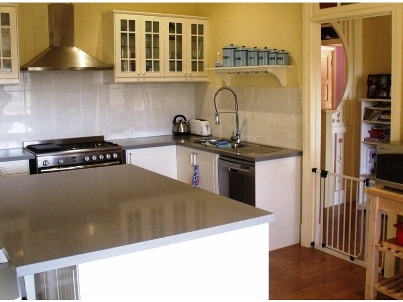 4 Leichhardt Tce, Russell Island QLD 4184