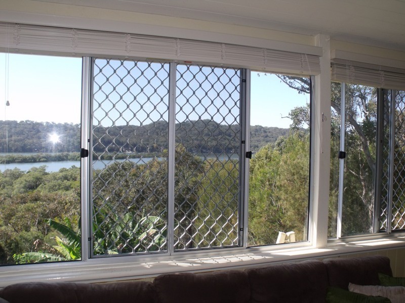 4 Leichhardt Tce, Russell Island QLD 4184