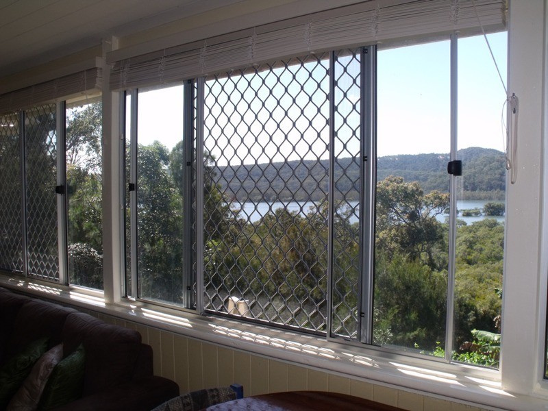 4 Leichhardt Tce, Russell Island QLD 4184