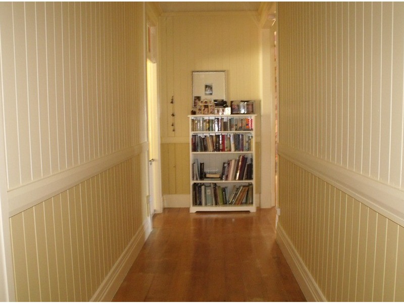 4 Leichhardt Tce, Russell Island QLD 4184