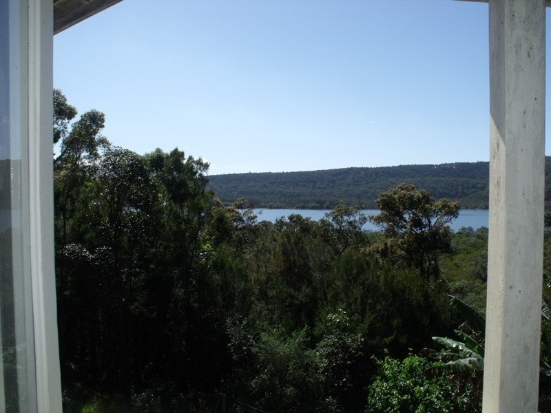 4 Leichhardt Tce, Russell Island QLD 4184