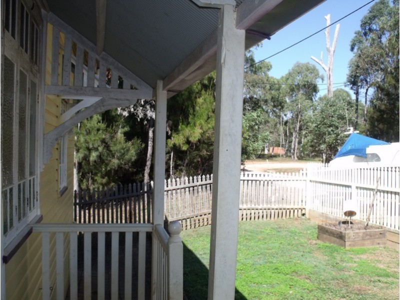 4 Leichhardt Tce, Russell Island QLD 4184