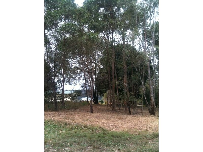 6 Flinders St, Russell Island QLD 4184