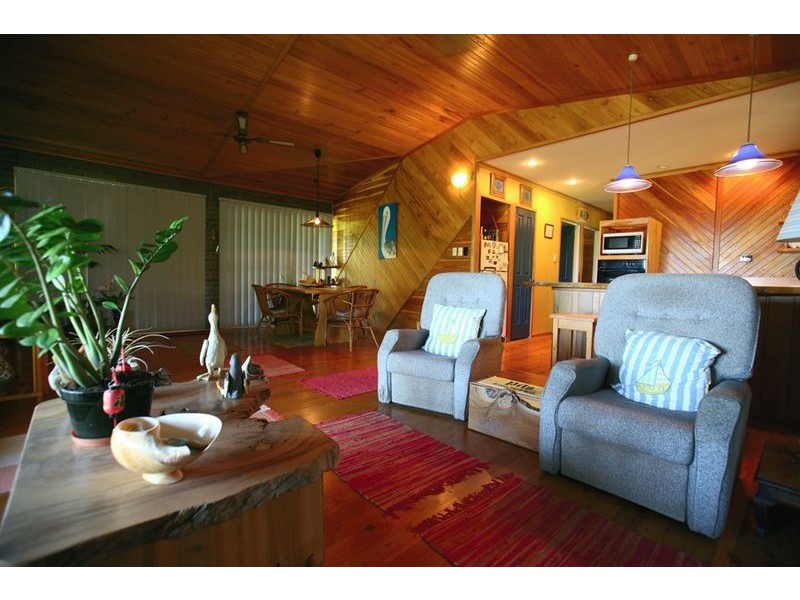 48 Cavendish St, Russell Island QLD 4184