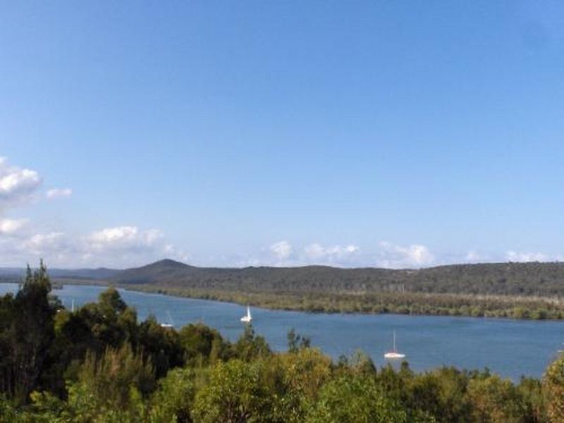 42 Leichhardt Terrace, Russell Island QLD 4184