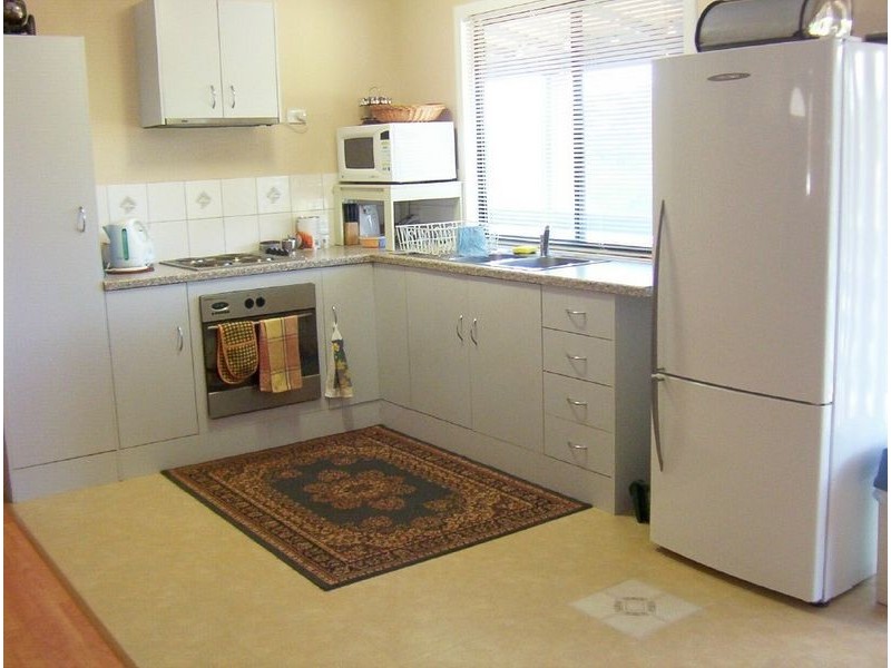 8  Aimeo Esplanade, Russell Island QLD 4184