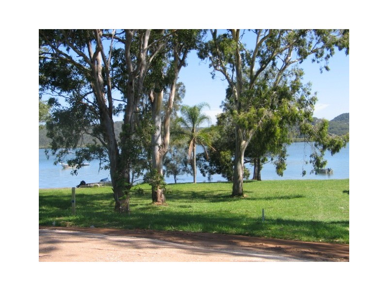 .  Canaipa Point Drive, Russell Island QLD 4184