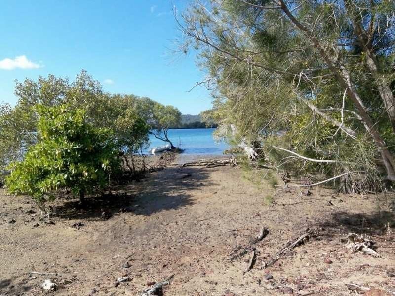 5 Jasper St, Russell Island QLD 4184