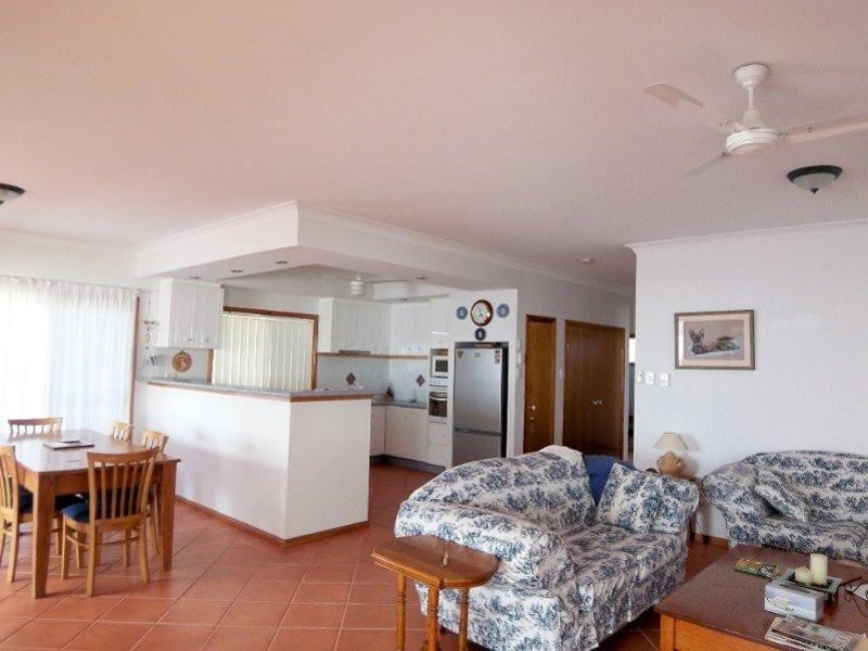 76 Crescent Dr, Russell Island QLD 4184