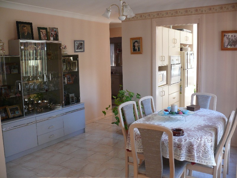 Wattle Grove NSW 2173