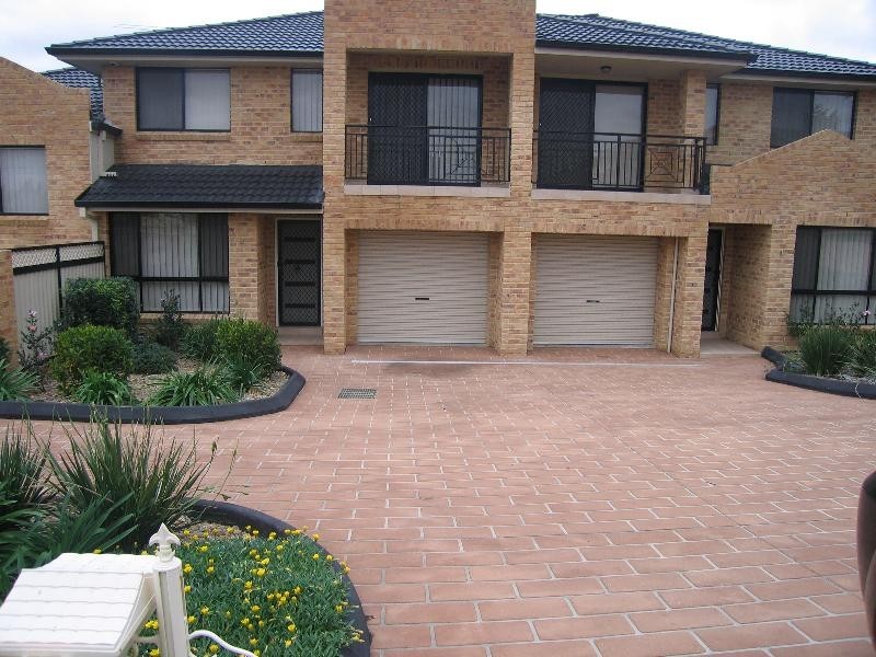 176  CEDAR RD, Casula NSW 2170