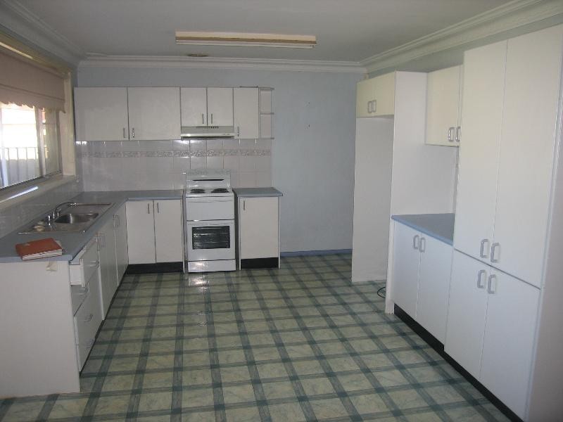 15  Whelan Ave chipping Norton, Chipping Norton NSW 2170