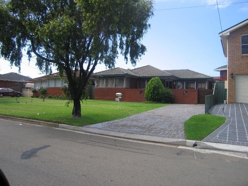 13  Selway Ave, Moorebank NSW 2170
