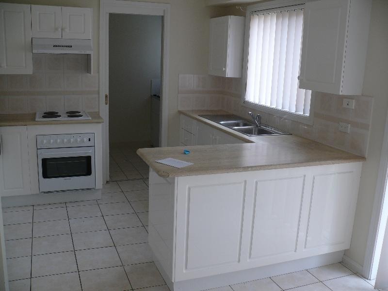 5/32  Claremont Court, Wattle Grove NSW 2173