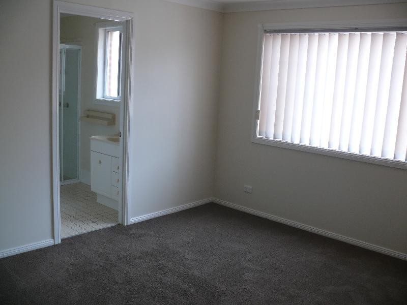 5/32  Claremont Court, Wattle Grove NSW 2173