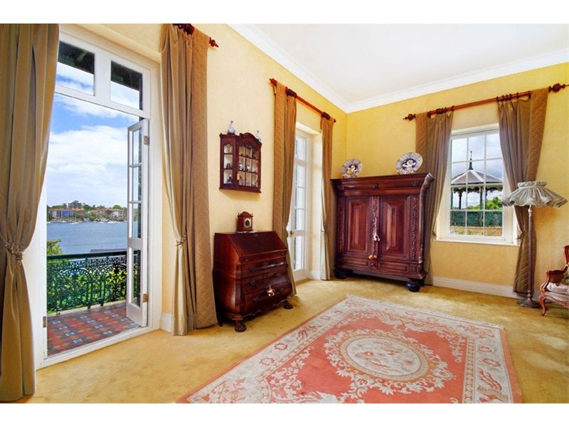 19 Lyndhurst Crescent, Hunters Hill NSW 2110