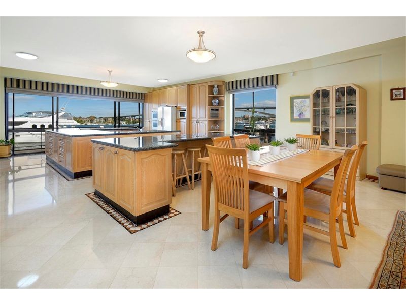 28 Lyndhurst Crescent, Hunters Hill NSW 2110