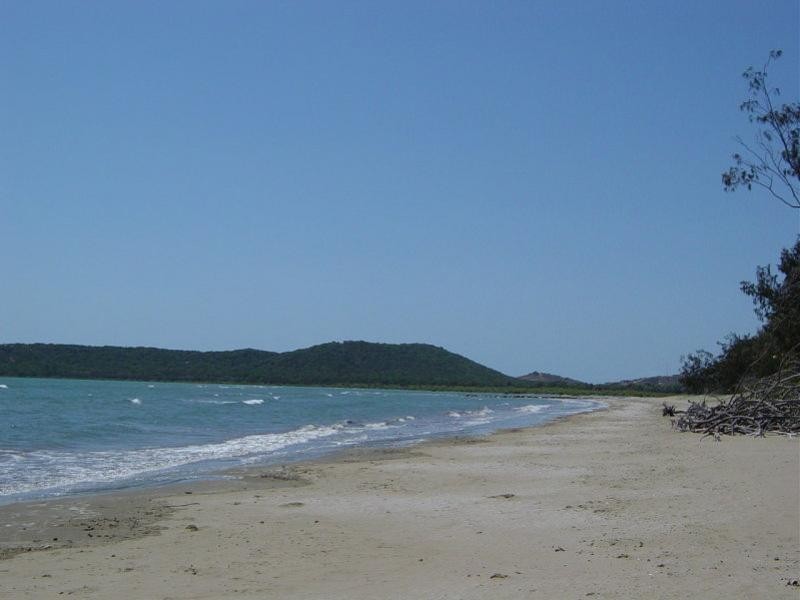 942 Scenic Highway, Kinka Beach QLD 4703