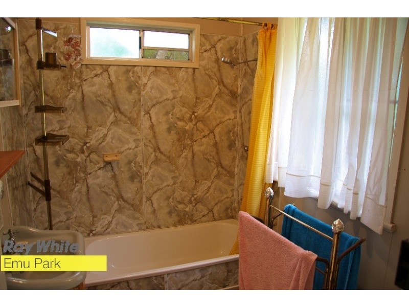 6 Meadow Street, Keppel Sands QLD 4702