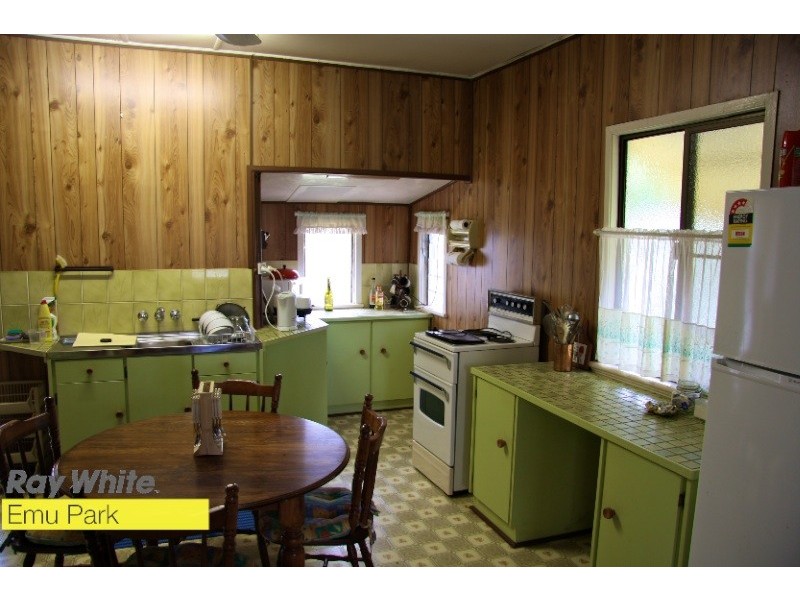 6 Meadow Street, Keppel Sands QLD 4702