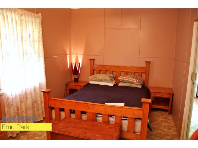 6 Meadow Street, Keppel Sands QLD 4702