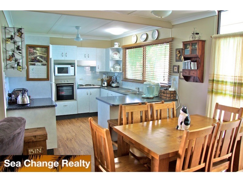 11 Nelson Street, Emu Park QLD 4710