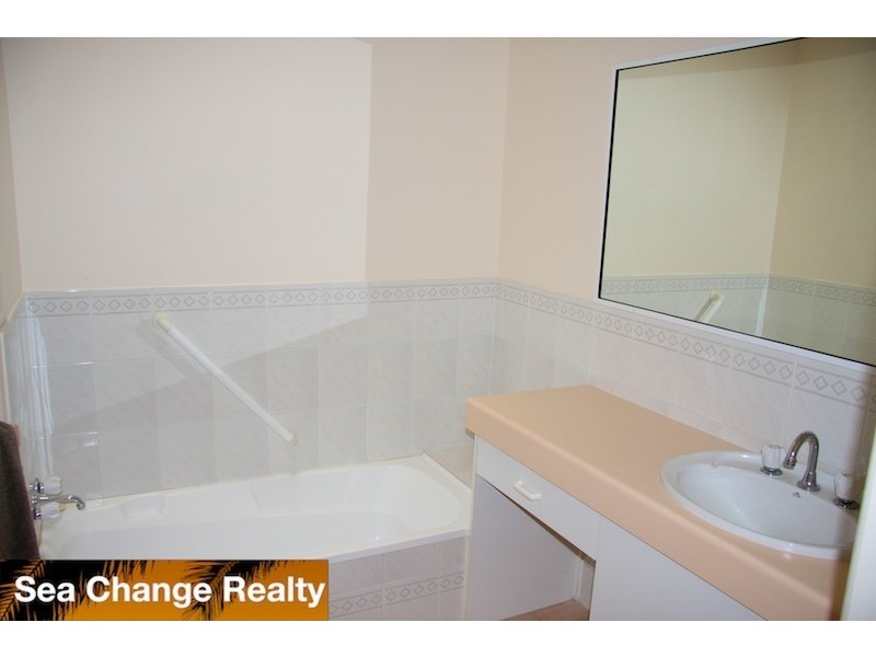 2/63 Hewitt Sreet, Emu Park QLD 4710