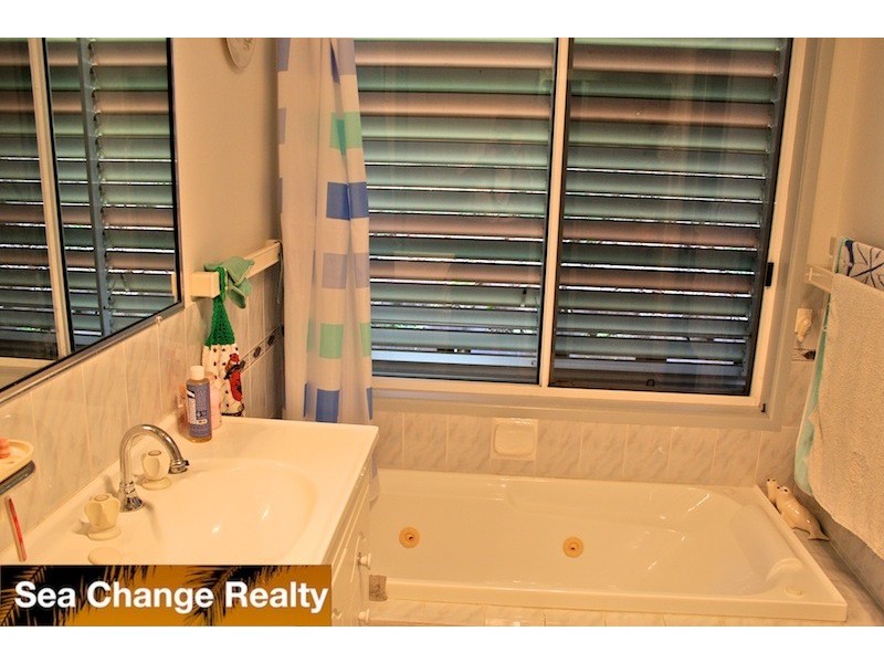 1 Pinnacle Street, Mulambin QLD 4703