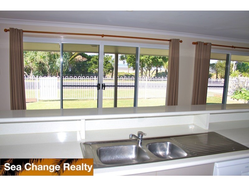 2 Coolwaters Esplande, Kinka Beach QLD 4703