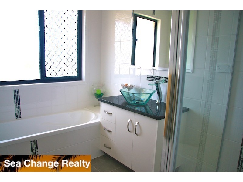 2/64 Hewitt  Street, Emu Park QLD 4710