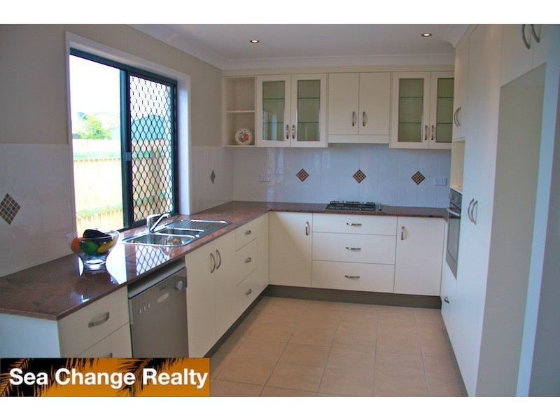 2/64 Hewitt  Street, Emu Park QLD 4710