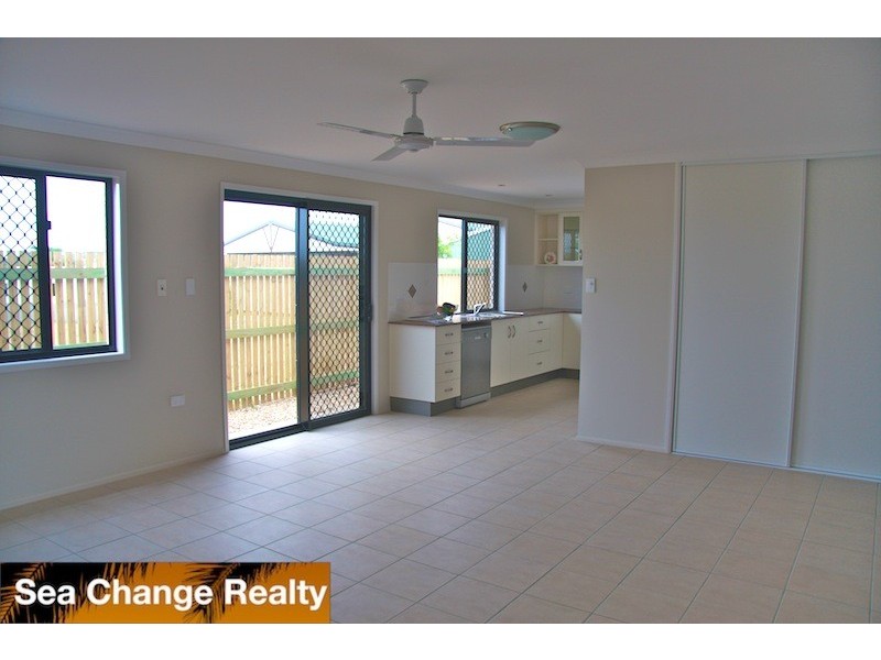 2/64 Hewitt  Street, Emu Park QLD 4710