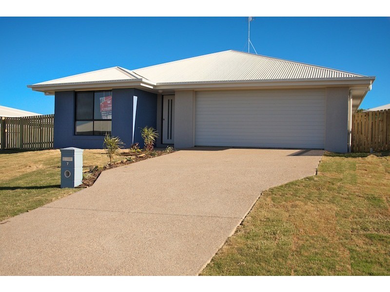 7 Falcon Crest, Blackwater QLD 4717