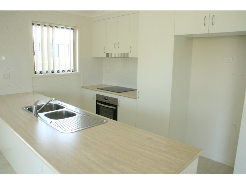 7 Falcon Crest, Blackwater QLD 4717