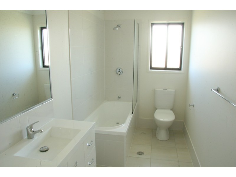 7 Falcon Crest, Blackwater QLD 4717