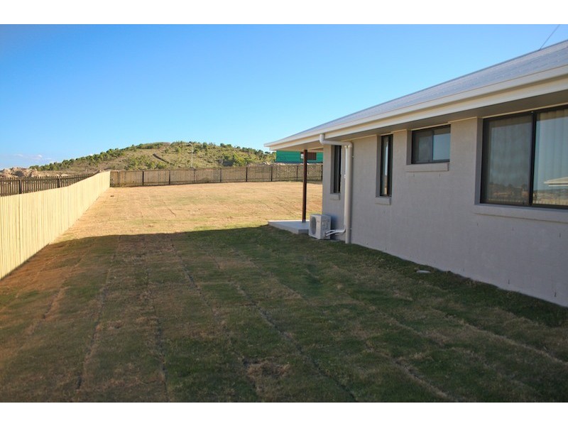 7 Falcon Crest, Emerald QLD 4720