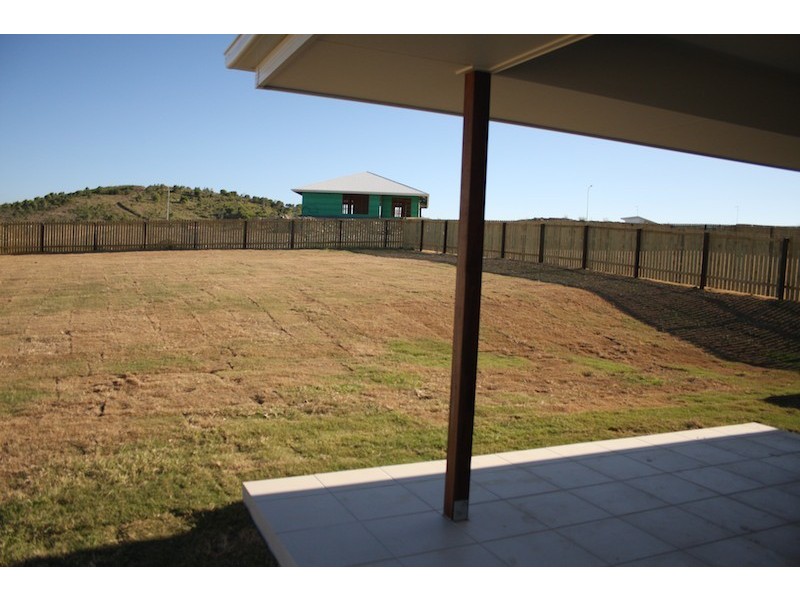 7 Falcon Crest, Emerald QLD 4720