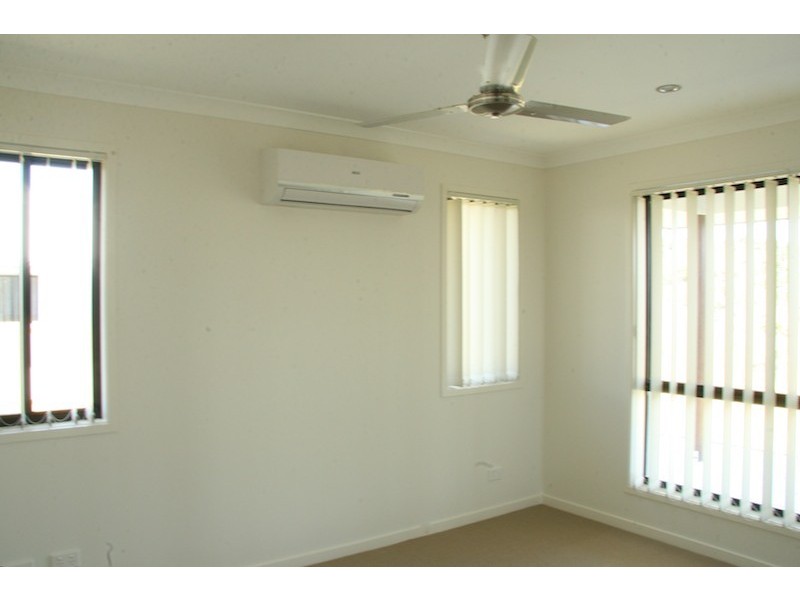 7 Falcon Crest, Emerald QLD 4720