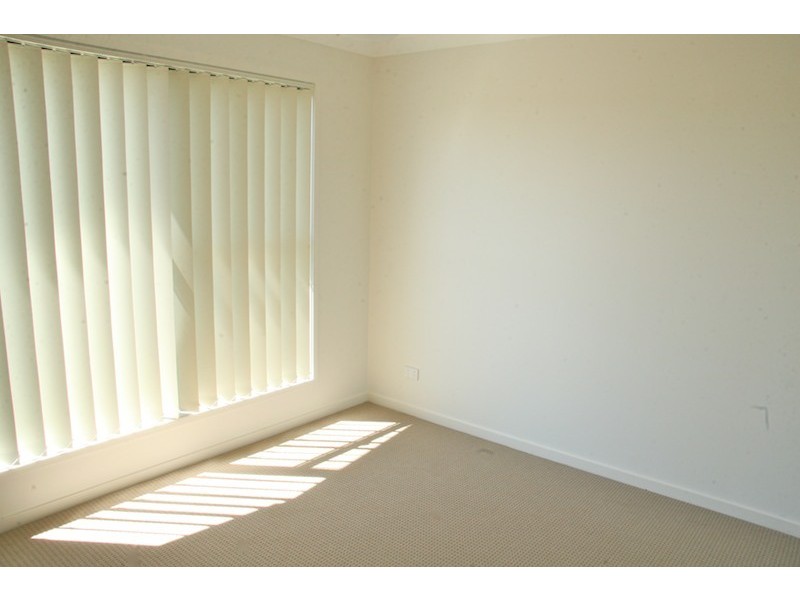 7 Falcon Crest, Emerald QLD 4720