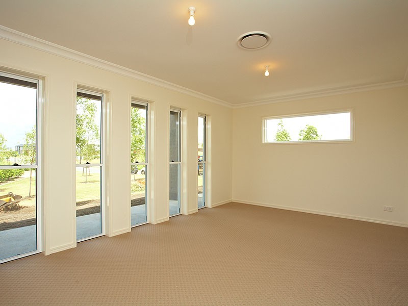 1 Lester Place, North Lakes QLD 4509