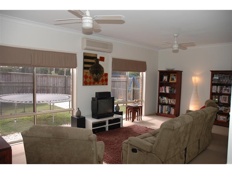 8 Peron Crescent, North Lakes QLD 4509